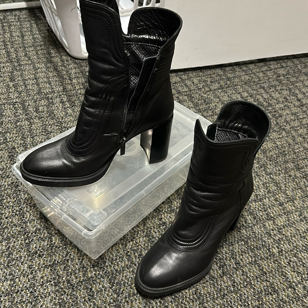 Sexy Aquatalia Booties!